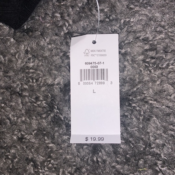 Old navy tshirt - Picture 3 of 3